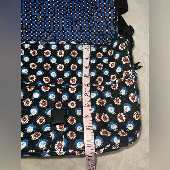 Vera Bradley messenger bag. - Picture 7 of 11